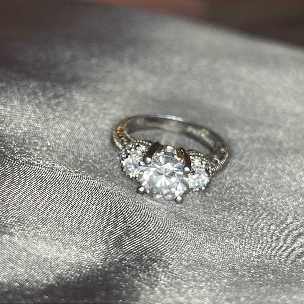 Size 6.5 cz ring 925